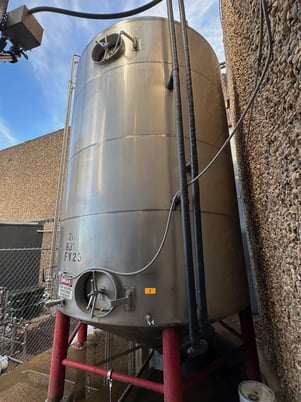 8400 gallon Stainless Steel Jacketed Tank, 10' diameter x 18'-6" height - Image 1
