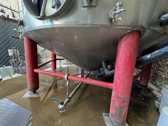 8400 gallon Stainless Steel Jacketed Tank, 10' diameter x 18'-6" height - Image 2