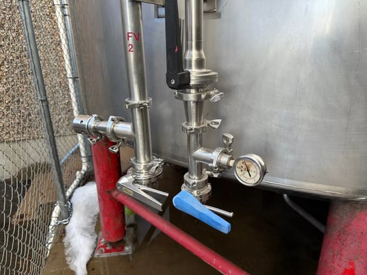 8400 gallon Stainless Steel Jacketed Tank, 10' diameter x 18'-6" height - Image 3