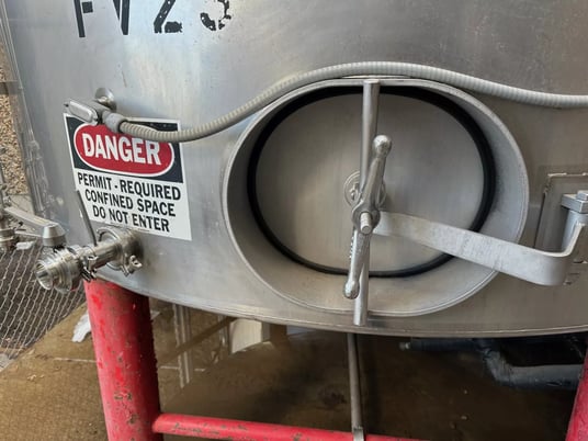 8400 gallon Stainless Steel Jacketed Tank, 10' diameter x 18'-6" height - Image 4
