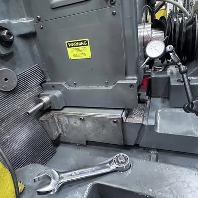 Cincinnati Milacron No. 340-20, centerless grinder, 3" capacity, 24" grinding wheel, 40 HP, 1200 RPM - Image 5