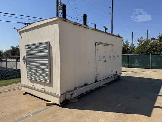 750 KW Caterpillar #3412, Diesel Generator Set, 1200 amp main circuit breaker, 1109 HP CAT engine, 1800 RPM - Image 2