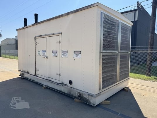 750 KW Caterpillar #3412, Diesel Generator Set, 1200 amp main circuit breaker, 1109 HP CAT engine, 1800 RPM - Image 3