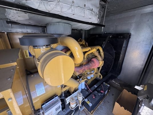 750 KW Caterpillar #3412, Diesel Generator Set, 1200 amp main circuit breaker, 1109 HP CAT engine, 1800 RPM - Image 4