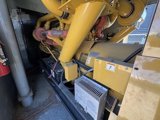 750 KW Caterpillar #3412, Diesel Generator Set, 1200 amp main circuit breaker, 1109 HP CAT engine, 1800 RPM - Image 6