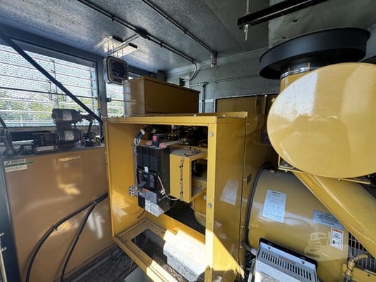 750 KW Caterpillar #3412, Diesel Generator Set, 1200 amp main circuit breaker, 1109 HP CAT engine, 1800 RPM - Image 8