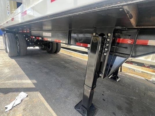 800 KW Caterpillar #XQ800, Towable Diesel Generator, 30' sound attenuated container, 1200-gallon double wall - Image 5