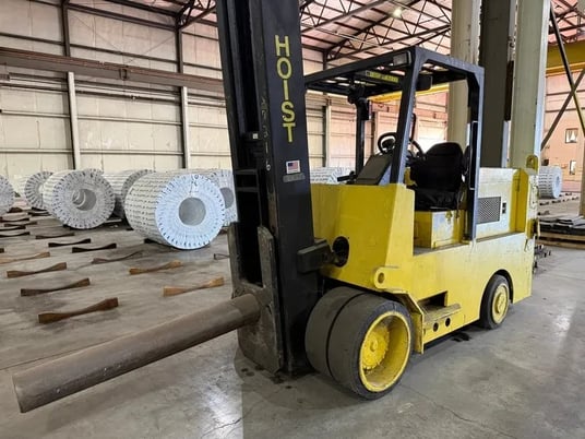 30000 lb. Hoist #F101-15X, LP gas forklift, coil ram, solid tires, 1999 - Image 1