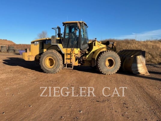 Cat 972GII, Wheel Loader, 16611 hours, S/N: AXC00880, 2004 - Image 2