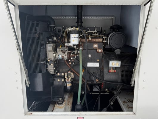 40 KW Lynx / Perkins #40PD, railer-Mounted Diesel Generator, 120/240 Volts - Image 2