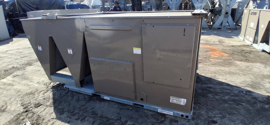 12.5 Ton, York #7J15N24R2B3ACA2A2 Sun Pro 3 Predator RTU package unit, 208/230 V., 3 phase, 60 Hz, gas heat - Image 7