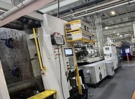 1125 Ton, 232 oz., Milacron #MG-1100-232, horizontal plastic injection molder, 61" x 47.2" tie bar spacing - Image 2