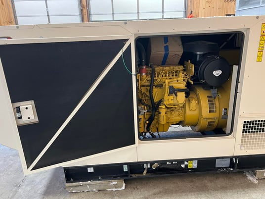 200 KW Caterpillar #D200GC, Diesel Generator Set, Sound Attenuated Enclosure, 4364 HP @ 1800 RPM CAT C7.1 - Image 6