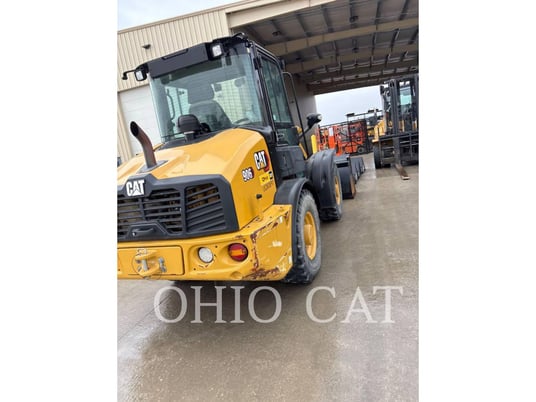 Cat 906, Compact Wheel Loader, 1639 hours, S/N: MZ600166, 2023 - Image 3