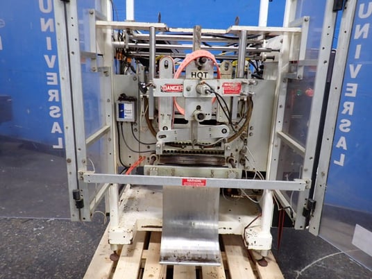 Universal Packaging #S1500CA, Vertical Form Fill & Seal Machine, 208 V, 2002 - Image 3
