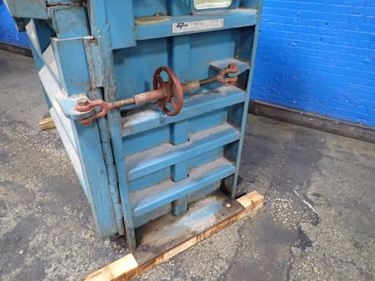 60" width x 30" D x 48" H Marathon Equipment #V-6030, Vertical Baler, 480 V, 2002 - Image 6