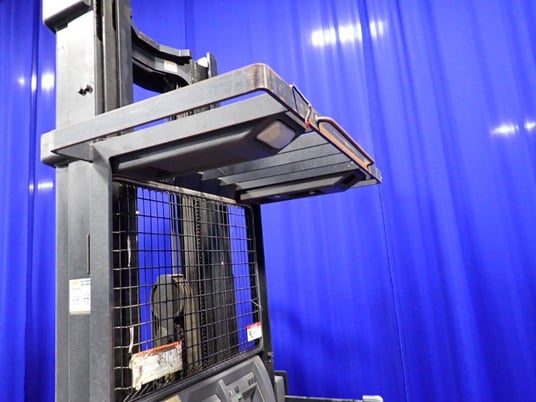 3000 lb. Crown #SP3020-30, Electric Stand-Up Forklift, 4" x 42" Forks, 276" Lift height, 120" Mast height - Image 2
