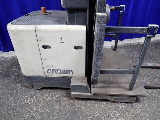 3000 lb. Crown #SP3020-30, Electric Stand-Up Forklift, 4" x 42" Forks, 276" Lift height, 120" Mast height - Image 7