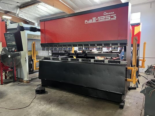 138 Ton, Amada #FBD-1253, CNC press brake, 9.8'OA, 106.3" between housing, 5.91" stroke, 15.75" throat - Image 3