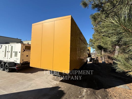 800 KW Caterpillar #C27, diesel generator set, 480 Volts, 668 hours, Tier 2, enclosure, tramont fuel tank - Image 3