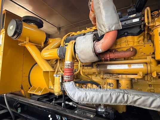 800 KW Caterpillar #C27, diesel generator set, 480 Volts, 668 hours, Tier 2, enclosure, tramont fuel tank - Image 4