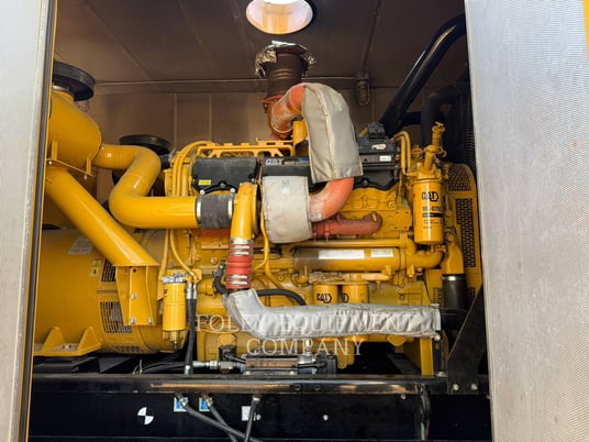 800 KW Caterpillar #C27, diesel generator set, 480 Volts, 668 hours, Tier 2, enclosure, tramont fuel tank - Image 10