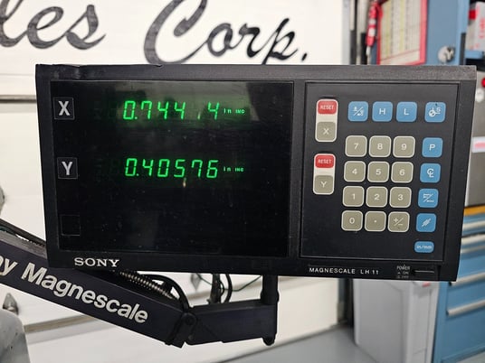 Clausing Kondia #FV-1, Vertical Milling Machine, 9" x 48" table, 30" longitudinal travel, 15" saddle travel - Image 6