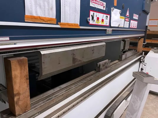 187 Ton, Trumpf #Trubend-5170, CNC press brake, 10' overall, 107" between housing, 16" throat, 24" open, 2012 - Image 4