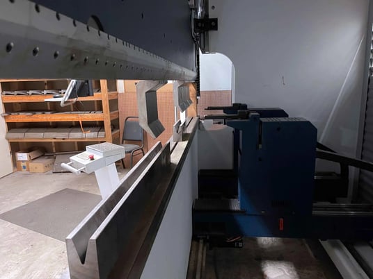187 Ton, Trumpf #Trubend-5170, CNC press brake, 10' overall, 107" between housing, 16" throat, 24" open, 2012 - Image 5