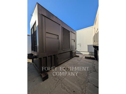 800 KW Caterpillar #3412, diesel generator set, 664 hours, 1998 - Image 5