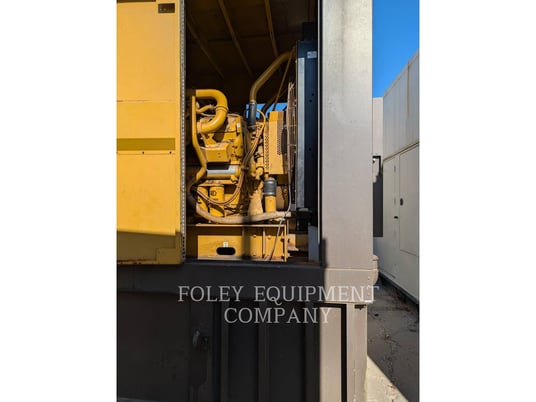 800 KW Caterpillar #3412, diesel generator set, 664 hours, 1998 - Image 10