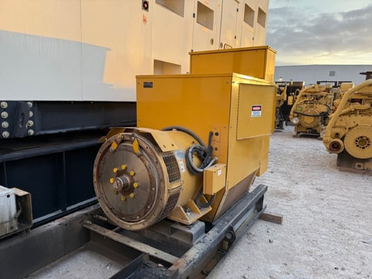 800 KW, 1800 RPM, Caterpillar #SR4B, generator end, Frame 597, single bearing - Image 1