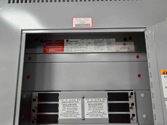 400 Amp. General Electric Spectra Series, Panelboard, 480 Volts, 3Ph, 4 Breakers & Main - Image 4