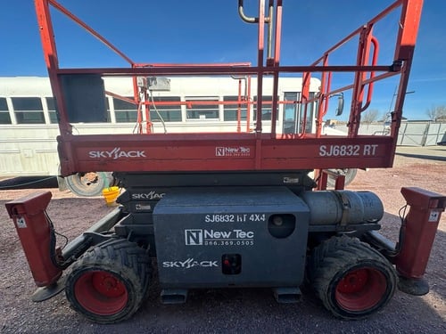 Skyjack #SJ6832RT, Rough Terrain Scissor Lift, 32' Platform Height, Outriggers, Kubota Dual Fuel Engine, 2017 - Image 6