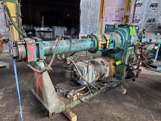 4.5" NRM, Cold Feed Rubber Extruder, 12:1 L/D ratio, power feed roll, 75 HP, 1150 RPM, 460 Volts, 3PH - Image 3