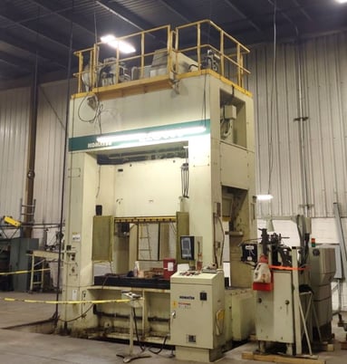 330 Ton, Komatsu #E2G300-3UMS, Straight side double crank press, 14.1" stroke, 98.4" x48" bed, 39.5" Shut - Image 2
