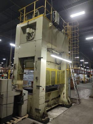 330 Ton, Komatsu #E2G300-3UMS, Straight side double crank press, 14.1" stroke, 98.4" x48" bed, 39.5" Shut - Image 7