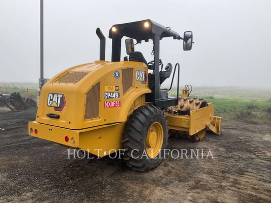 Caterpillar CP44B, Vibratory Single Drum Pad, 175 hours, S/N: GNB00403, 2023 - Image 3