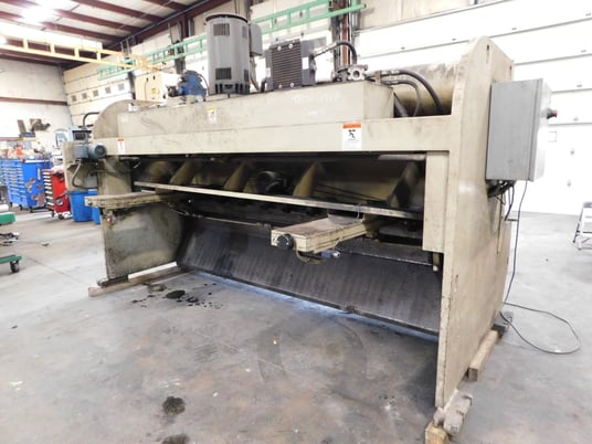 3/8" x 10' Accurshear #637510, hydraulic shear, 36" Back Gauge, 21 SPM, 30 HP, 66" squaring arm, power blade - Image 6
