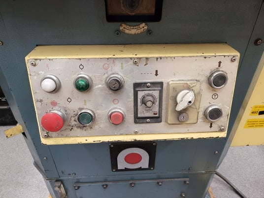 8-5/8" x 8-5/8" x 1/8" Amada #CS-220, corner notcher, foot pedal - Image 2