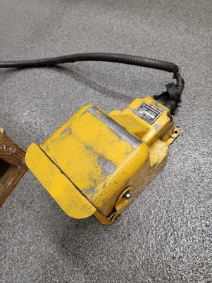 8-5/8" x 8-5/8" x 1/8" Amada #CS-220, corner notcher, foot pedal - Image 3