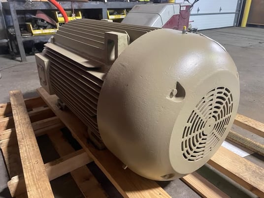 400 HP 1800 RPM General Electric, Frame 449T, TEFC BB, 460 Volts, New - Image 2