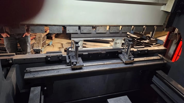 Dener #DSXL100, hydraulic press brake, Gooseneck punch and 4-way die, 2015 - Image 8