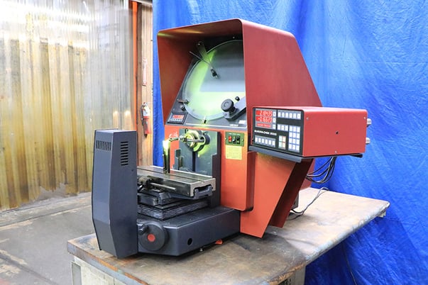 14" Starrett #HB350, horizontal bench optical comparator, 10x lens, 8" horizontal travel, 4" vertical travel - Image 2