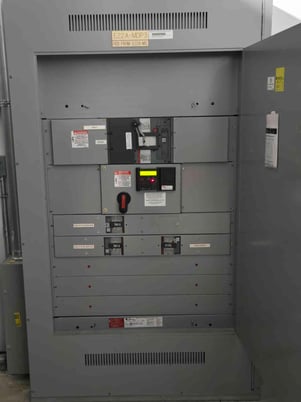 800 Amp, GE Spectra #SFPA36AT0250, Panelboard w/ Main, Meter, 3 Breaker - Image 1