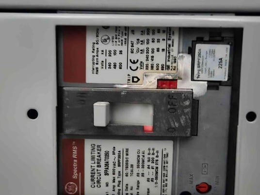 800 Amp, GE Spectra #SFPA36AT0250, Panelboard w/ Main, Meter, 3 Breaker - Image 7