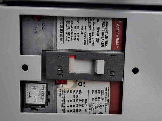 800 Amp, GE Spectra #SFPA36AT0250, Panelboard w/ Main, Meter, 3 Breaker - Image 9