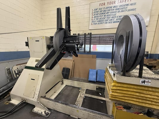 26" x .09" Minster #MEF4-26S, servo coil feed line, feeder, threading table, 7-roll straightener, uncoiler - Image 2