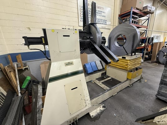 26" x .09" Minster #MEF4-26S, servo coil feed line, feeder, threading table, 7-roll straightener, uncoiler - Image 3