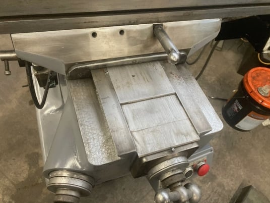 Bridgeport, Vertical Knee Mill, 2 HP, variable speed, 6" vise - Image 6
